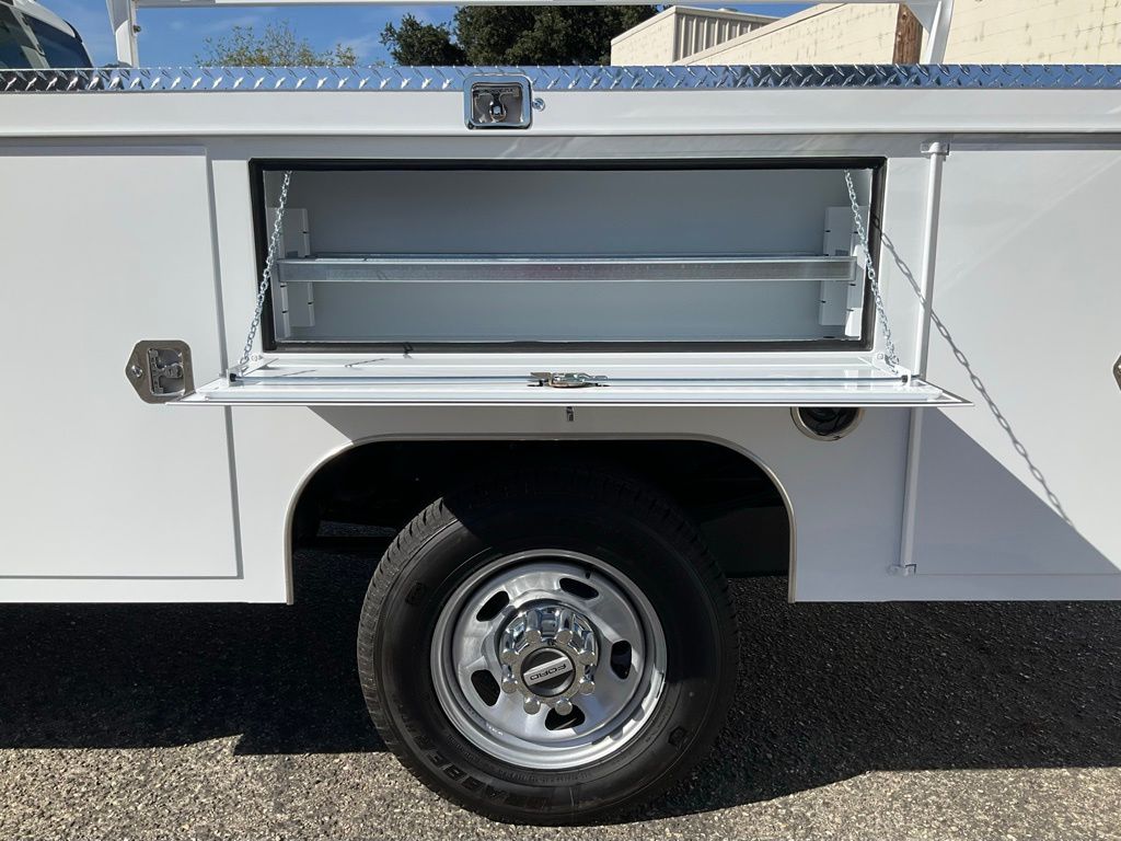 2025 Ford F-350 Super Duty Chassis Cab XL - Photo 16
