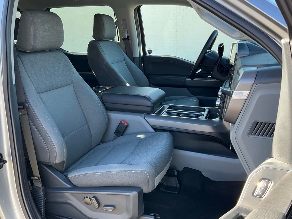 2025 Ford F-150 XLT - Photo 43