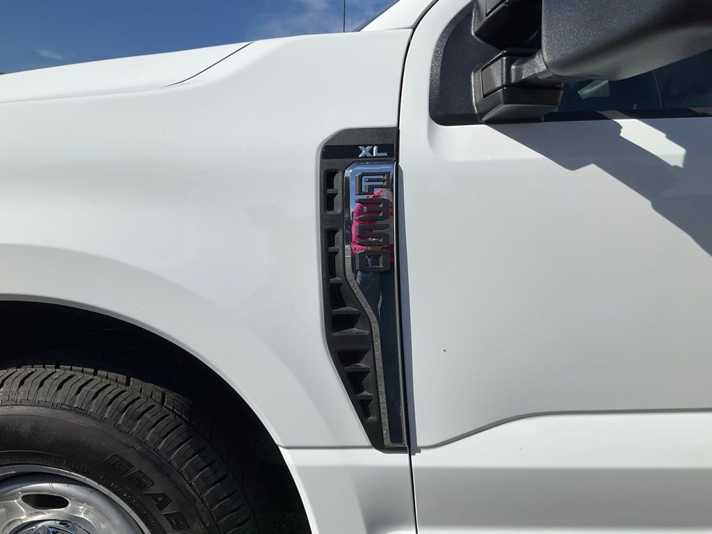 2025 Ford F-350 Super Duty Chassis Cab XL - Photo 26