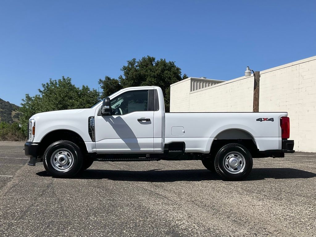 2025 Ford F-250 photo 3