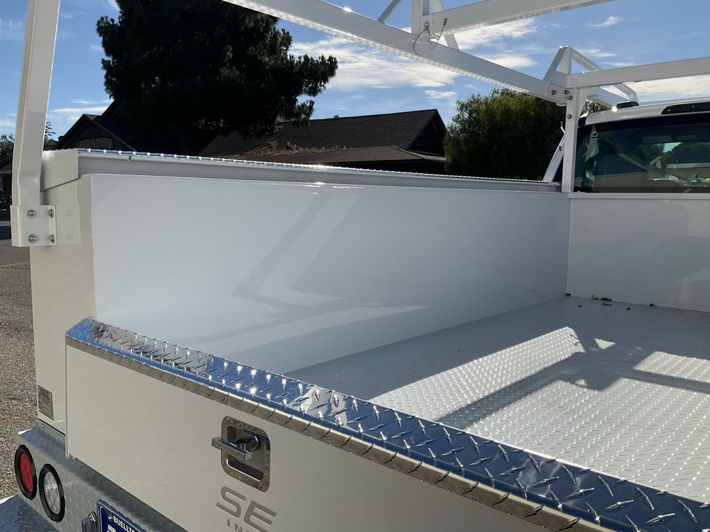 2025 Ford F-350 Super Duty Chassis Cab XL - Photo 11