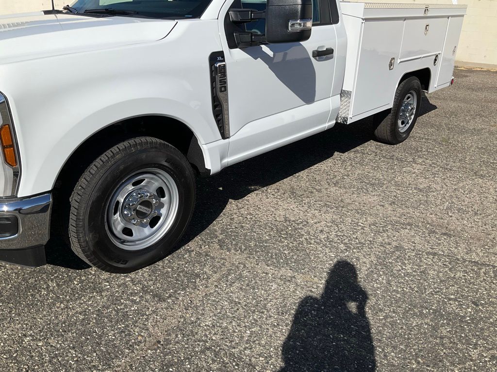 2025 Ford F-350 Super Duty Chassis Cab XL - Photo 22