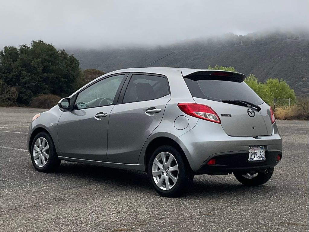 2013 Mazda Mazda2 Touring photo 4