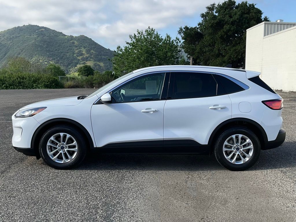 2021 Ford Escape SE photo 2