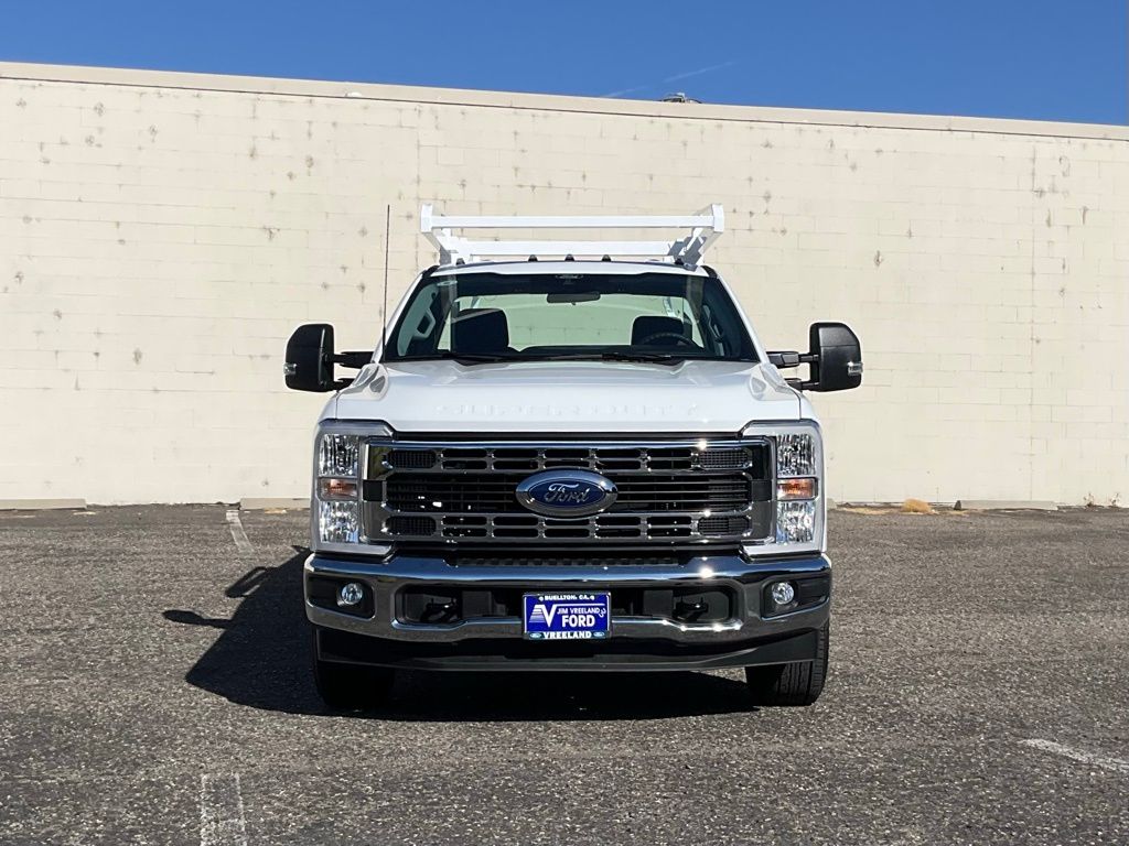 2025 Ford F-350 Super Duty Chassis Cab XL - Photo 9