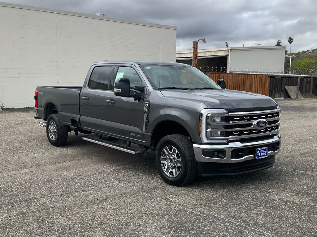 2026 Ford F-350 Lariat photo 3