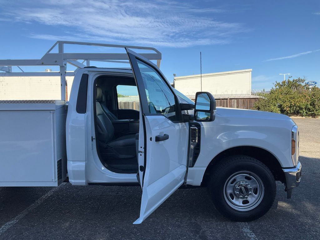 2025 Ford F-350 Super Duty Chassis Cab XL - Photo 53