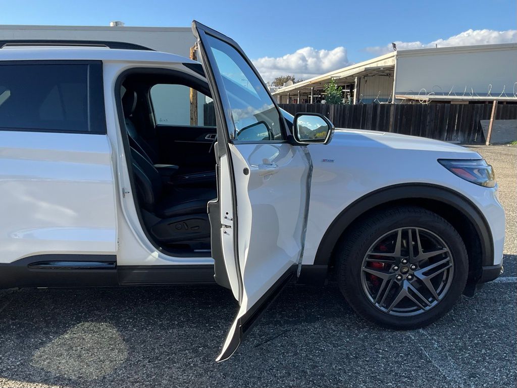 2025 Ford Explorer ST-LINE - Photo 39