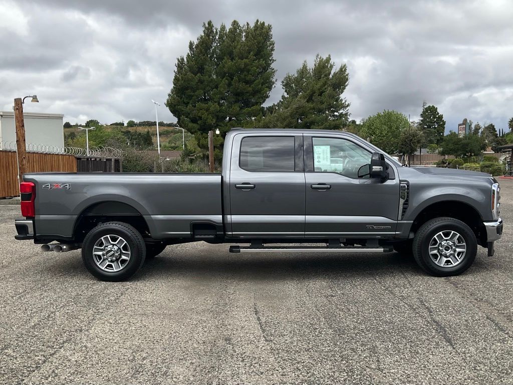 2026 Ford F-350 Lariat photo 6