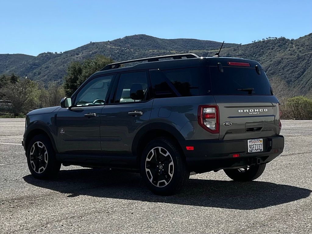 2022 Ford Bronco Sport Outer Banks photo 2