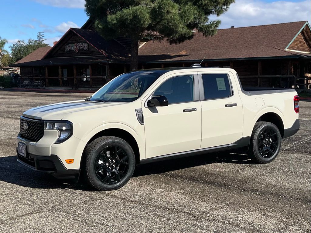 2025 Ford Maverick XLT photo 2
