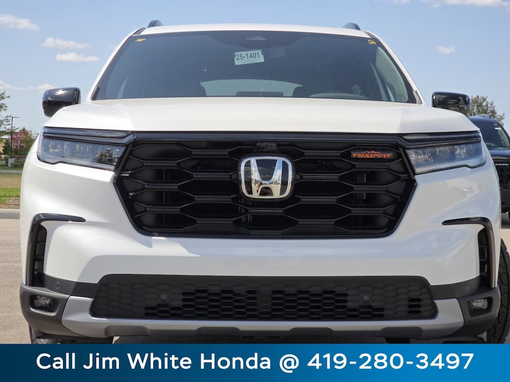 2025 Honda Pilot TrailSport photo 2