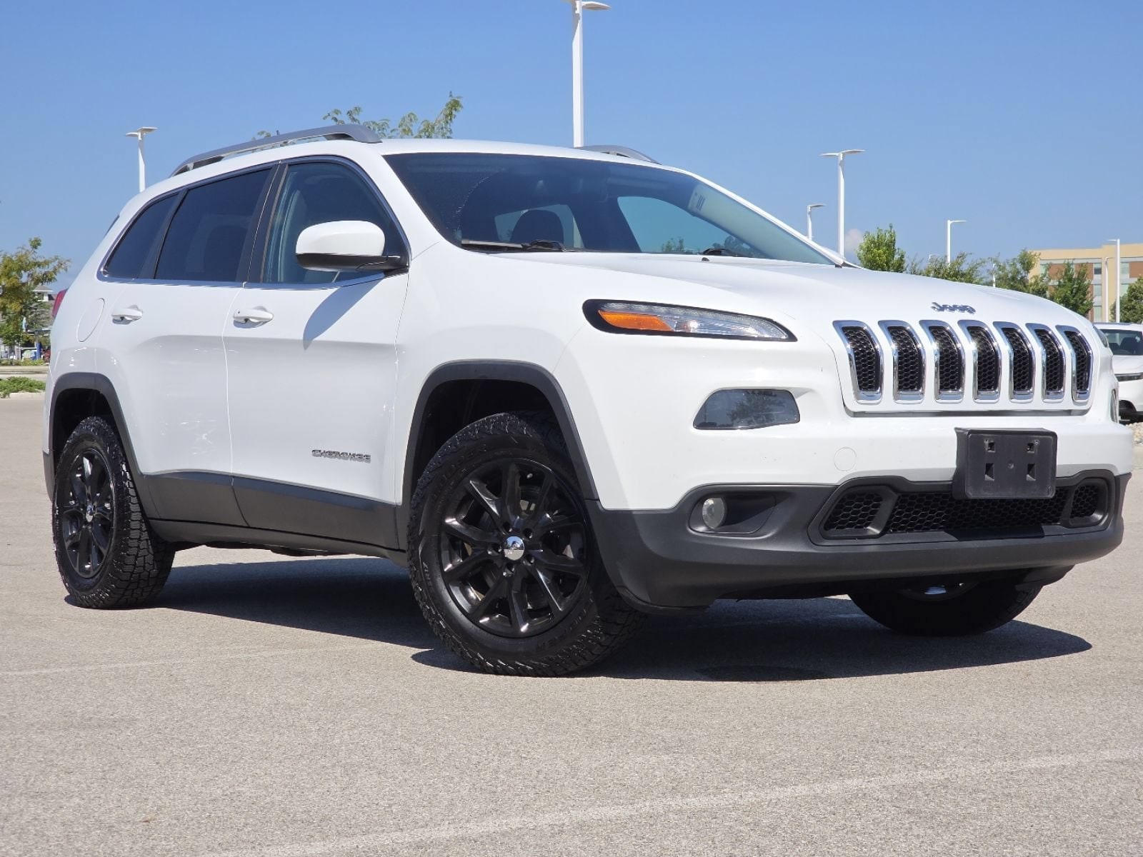 Used 2015 Jeep Cherokee Latitude with VIN 1C4PJMCB5FW565740 for sale in Maumee, OH