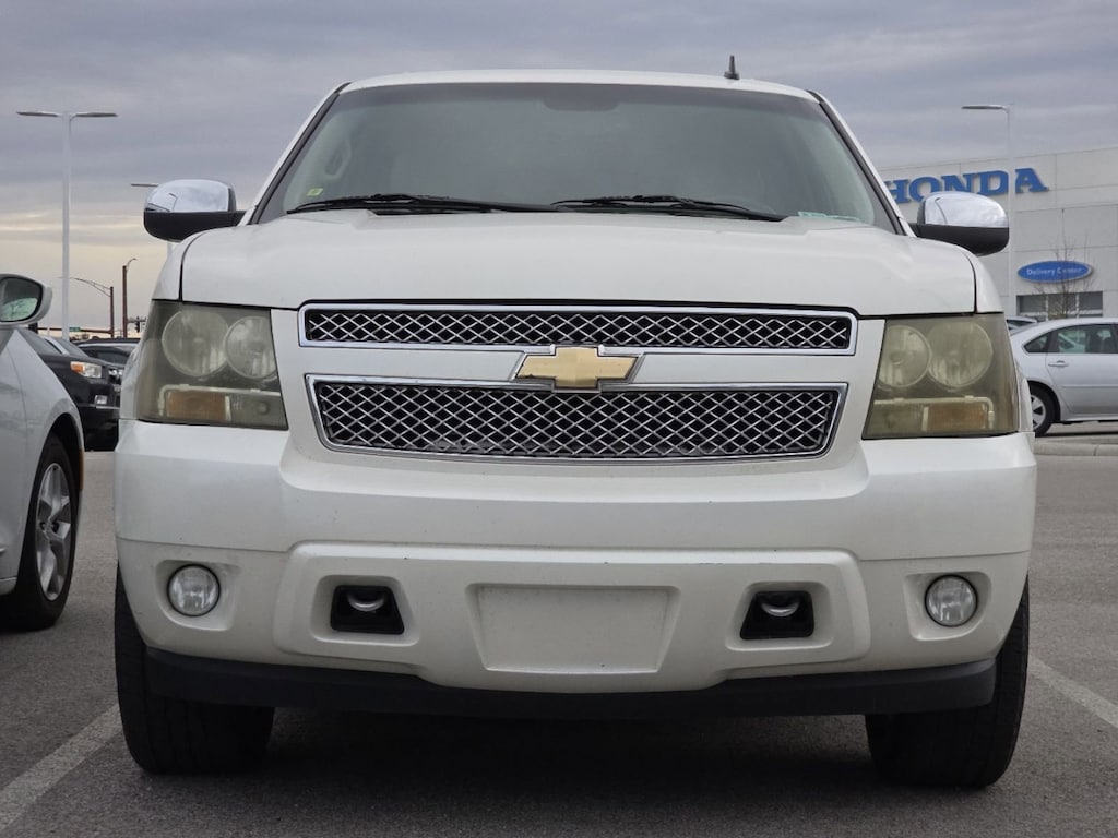 2011 Chevrolet Suburban 1500 LTZ photo 2