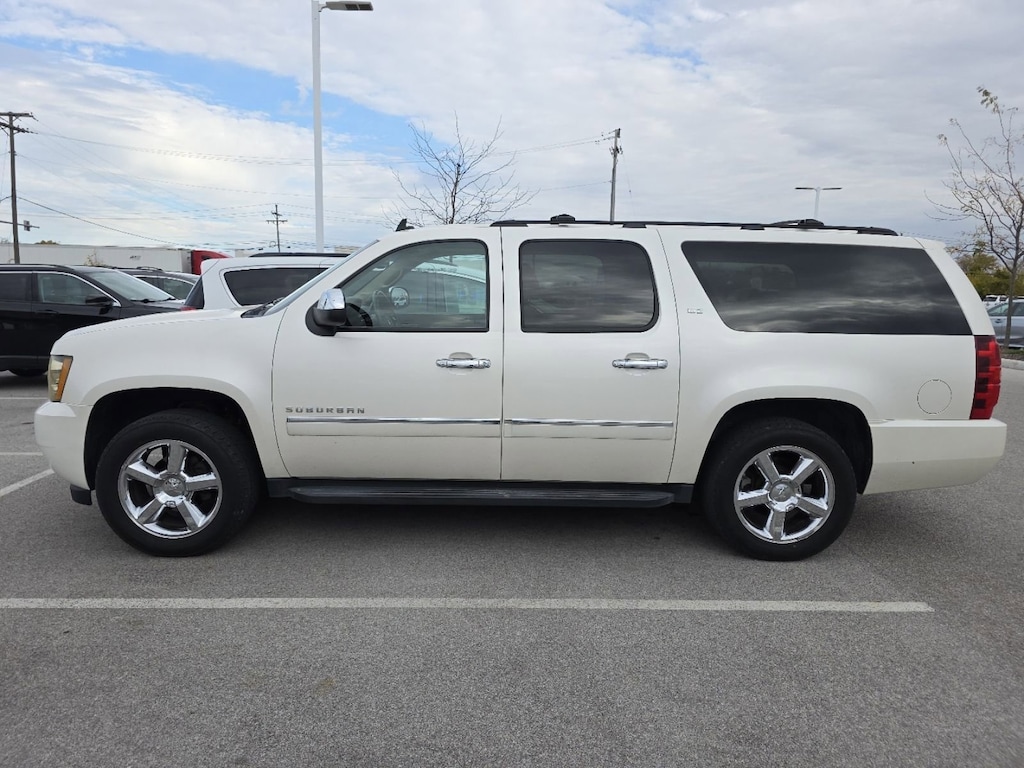 2011 Chevrolet Suburban 1500 LTZ photo 3