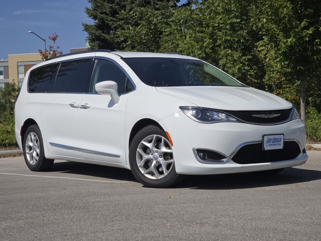 Used 2017 Chrysler Pacifica Touring L Minivan/Van