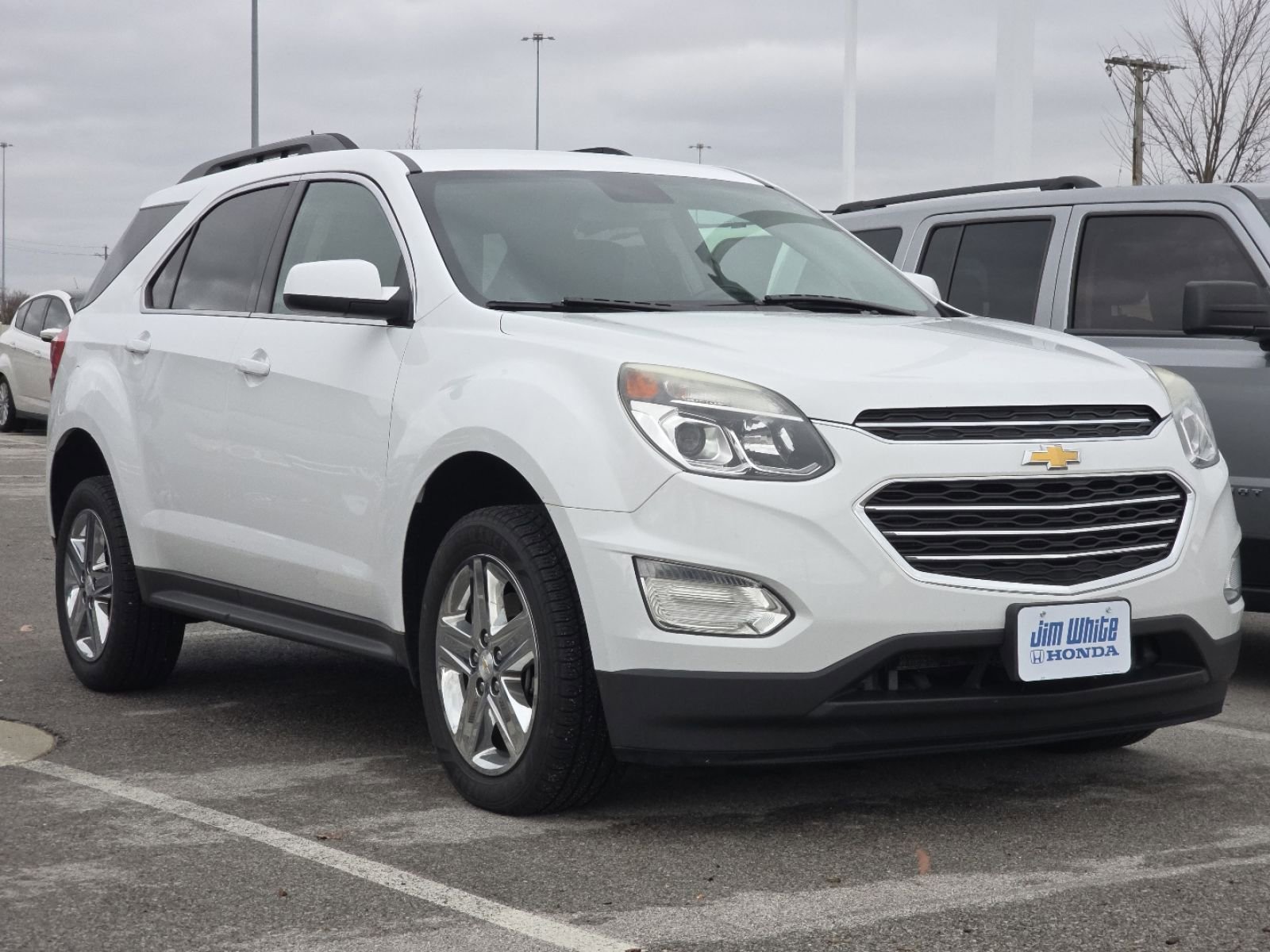 2016 Chevrolet Equinox LT photo 2