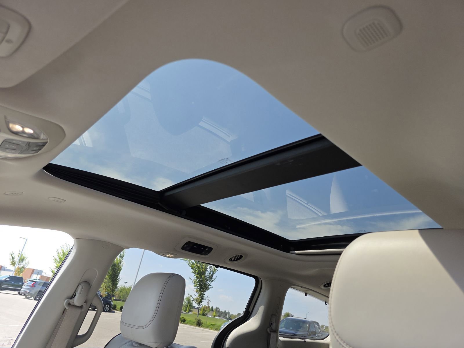2020 Chrysler Pacifica Limited photo 4
