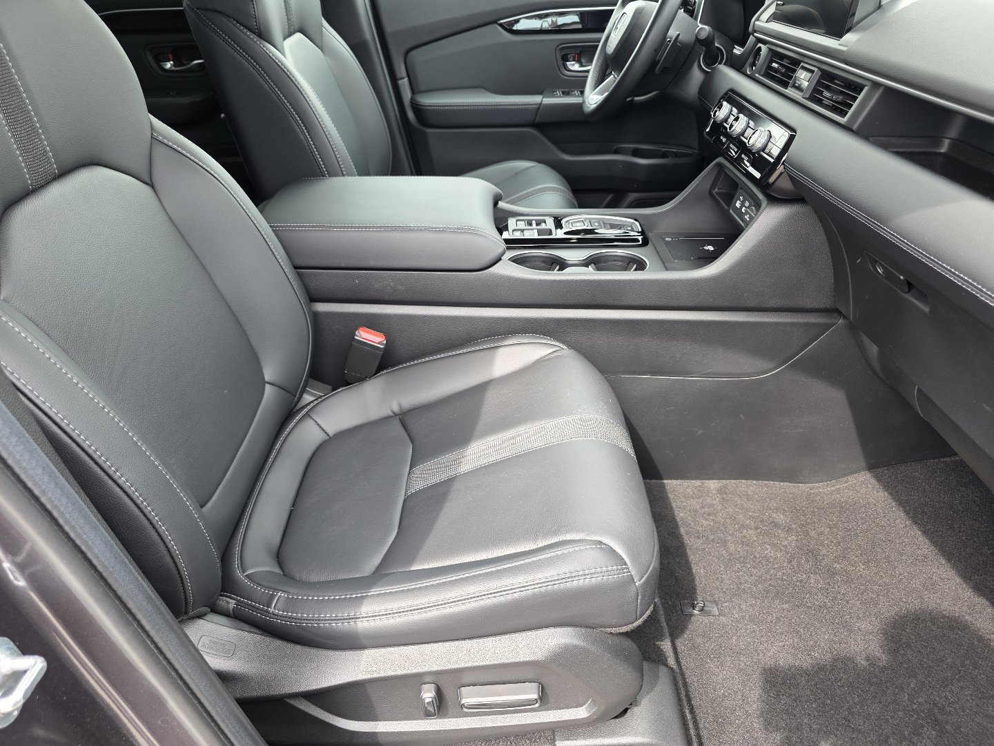 2025 Honda Pilot EX-L - Photo 23
