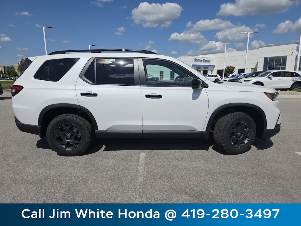 2025 Honda Pilot TrailSport photo 3
