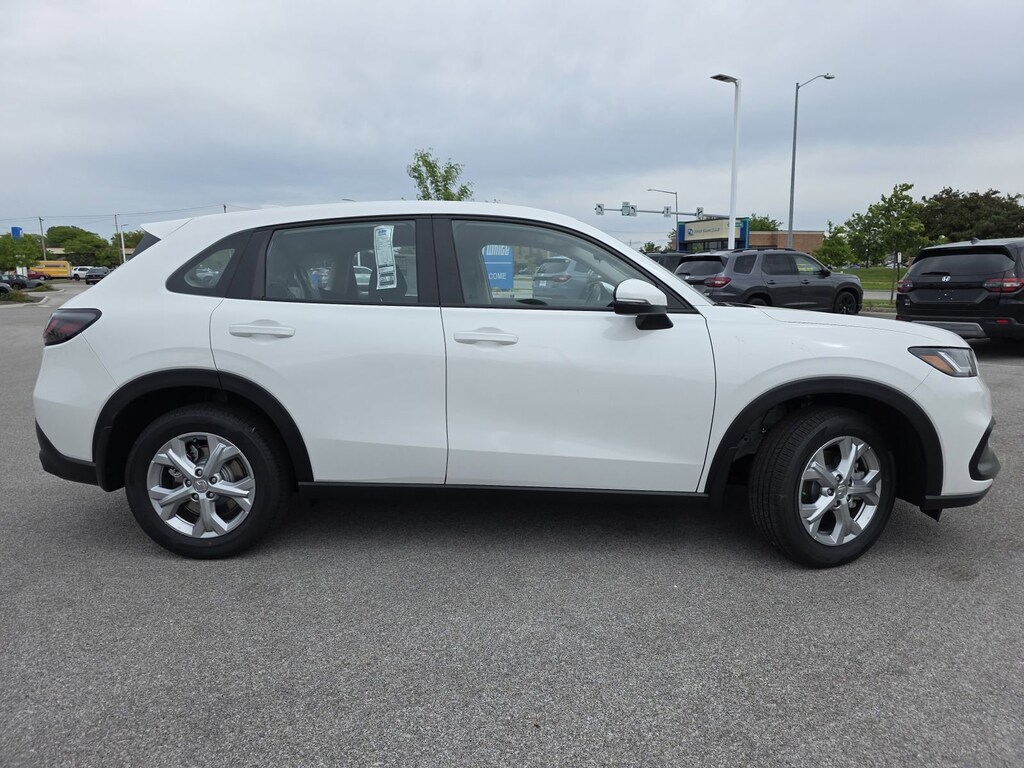 2025 Honda HR-V LX photo 3