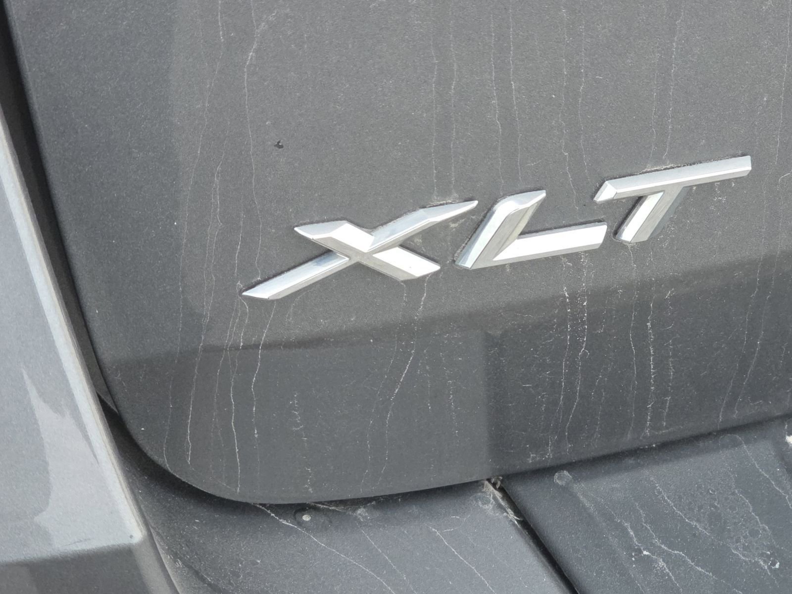 2023 Ford Explorer XLT photo 3