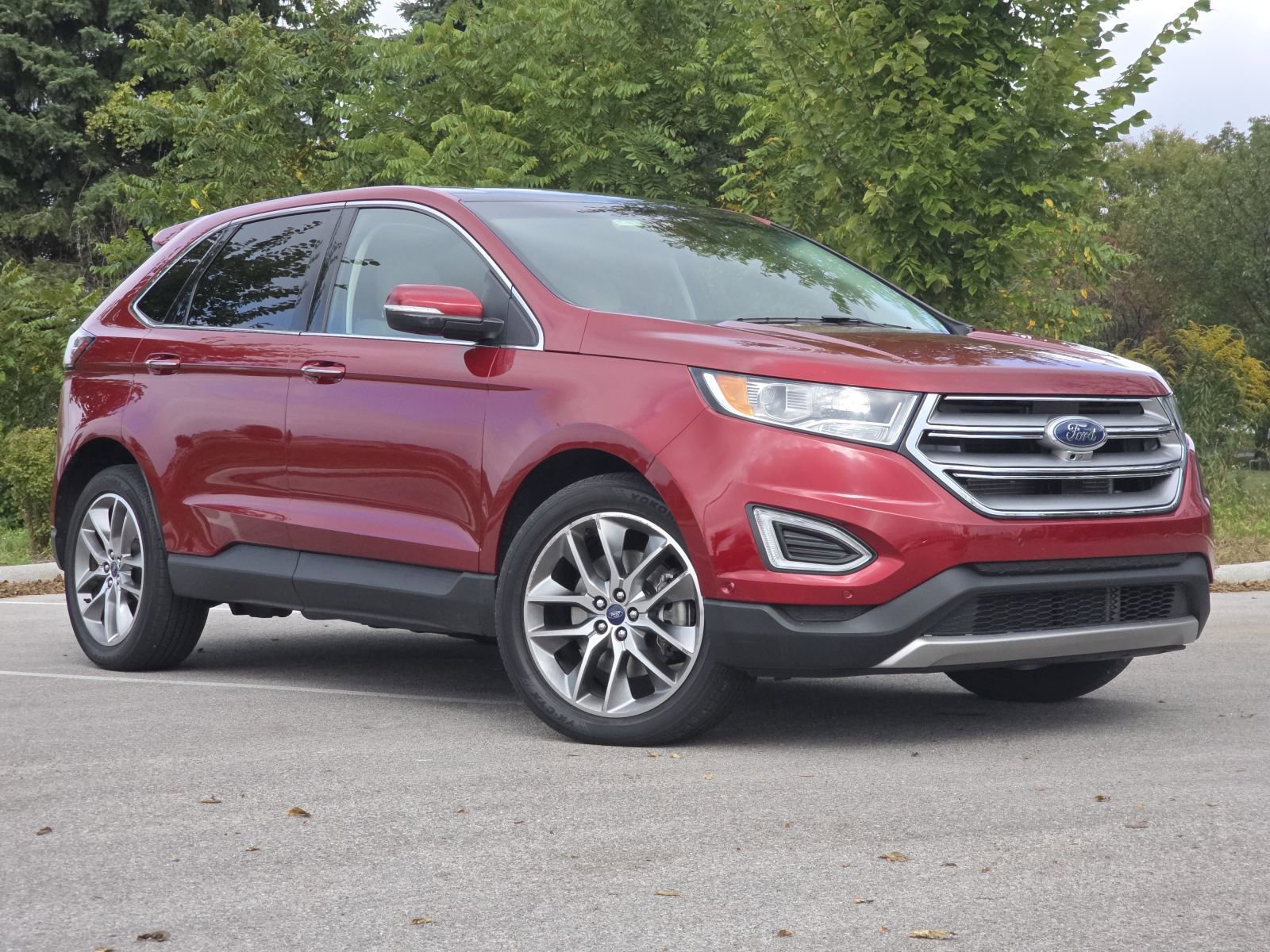 2017 Ford Edge Titanium photo 2