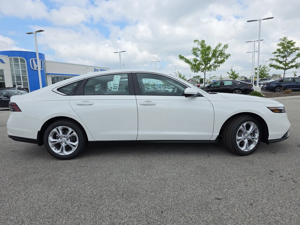2025 Honda Accord LX photo 3