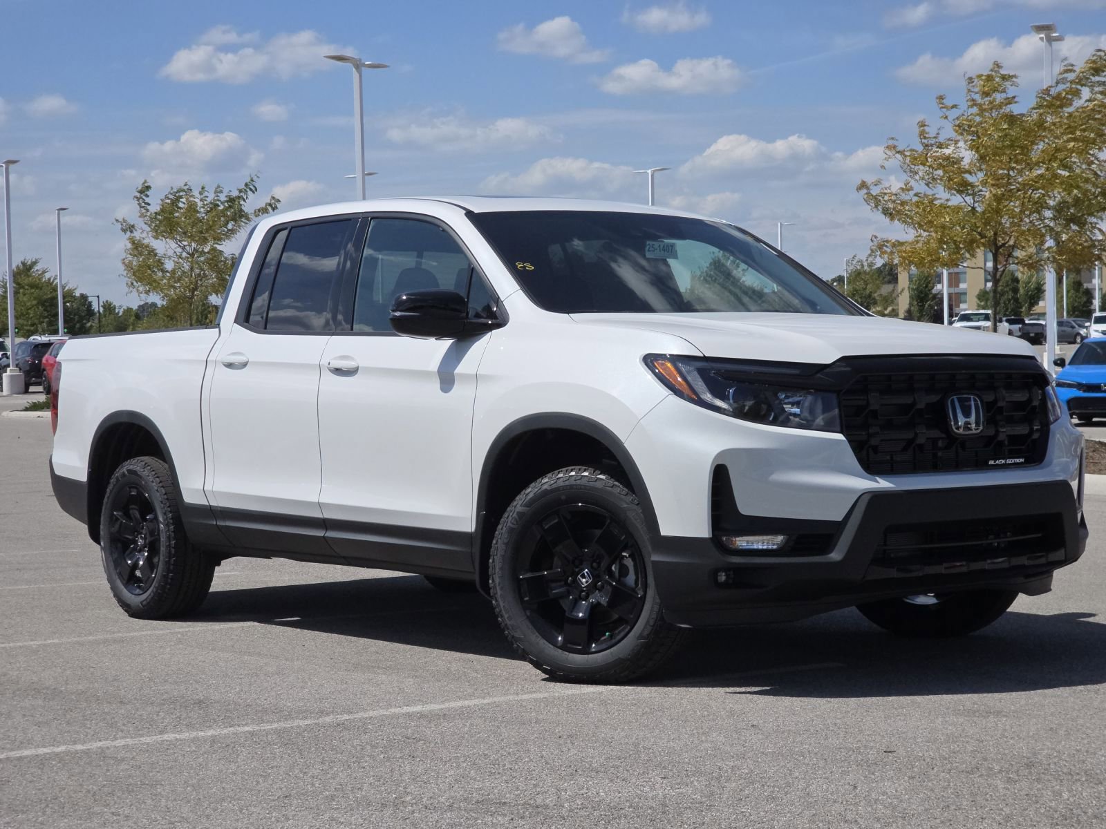 2025 Honda Ridgeline Black Edition photo 2