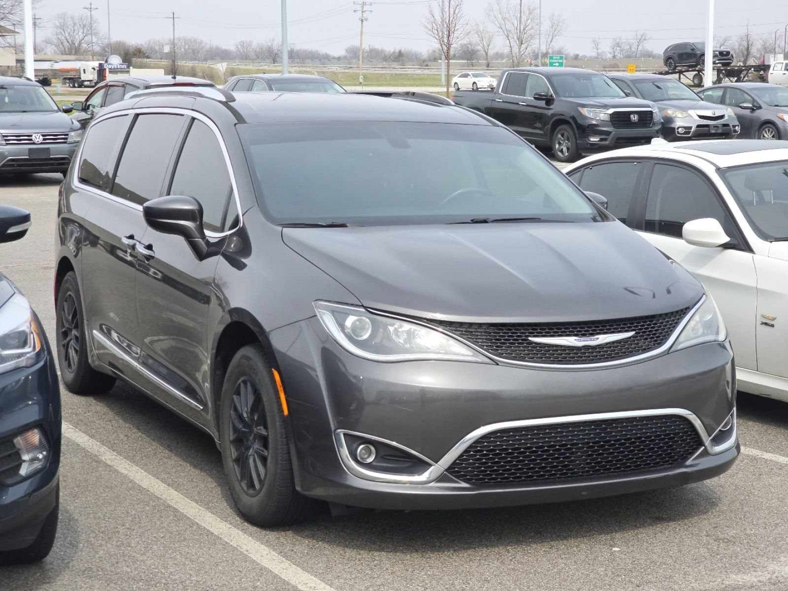 Used 2019 Chrysler Pacifica Touring L with VIN 2C4RC1BG6KR665962 for sale in Maumee, OH