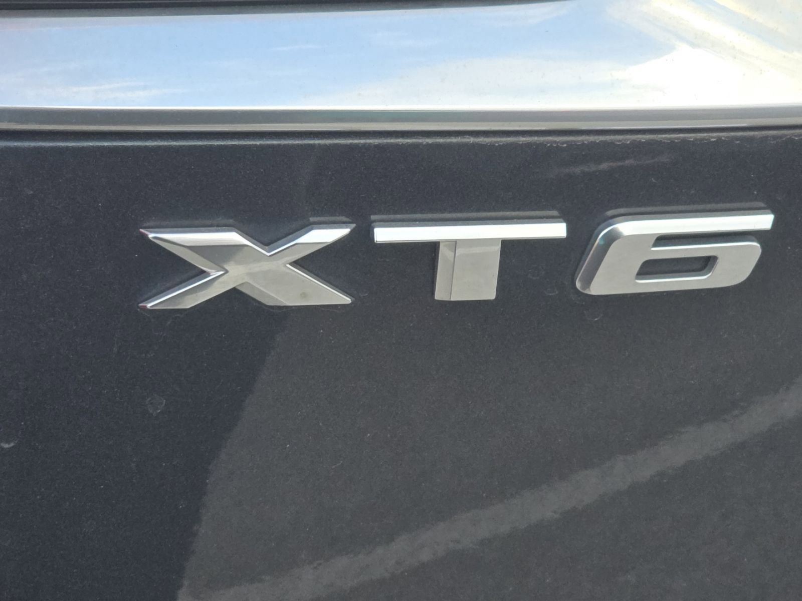 2022 Cadillac XT6 Premium Luxury photo 2