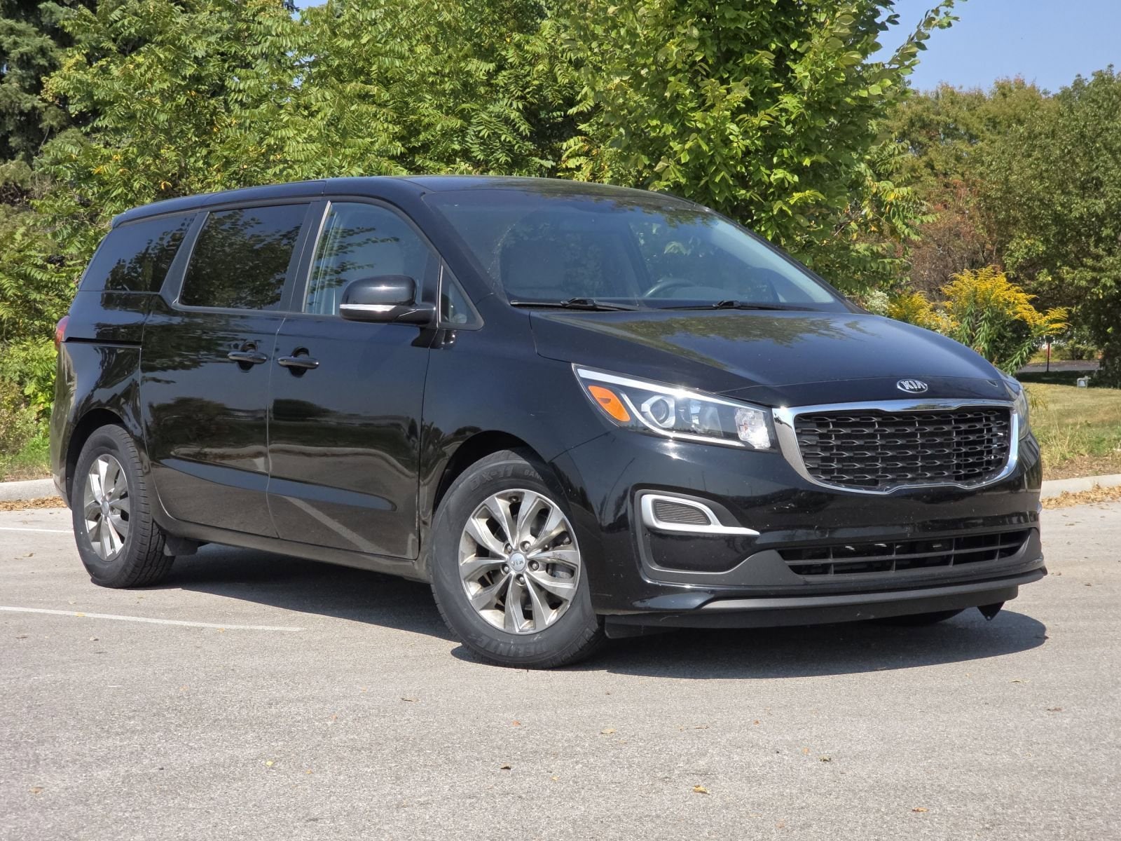 Used 2020 Kia Sedona LX with VIN KNDMB5C11L6591339 for sale in Maumee, OH