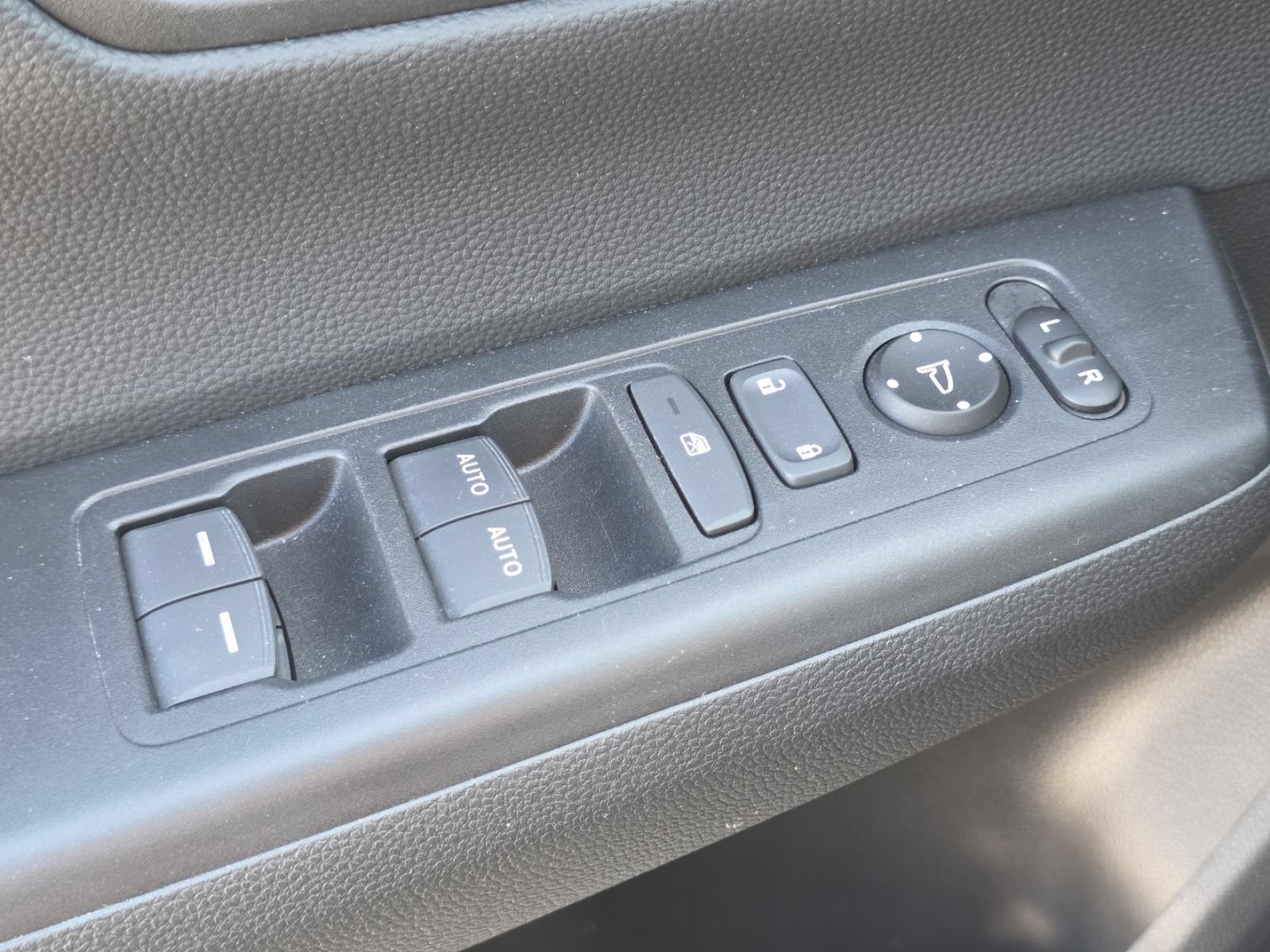 2024 Honda CR-V EX - Photo 23