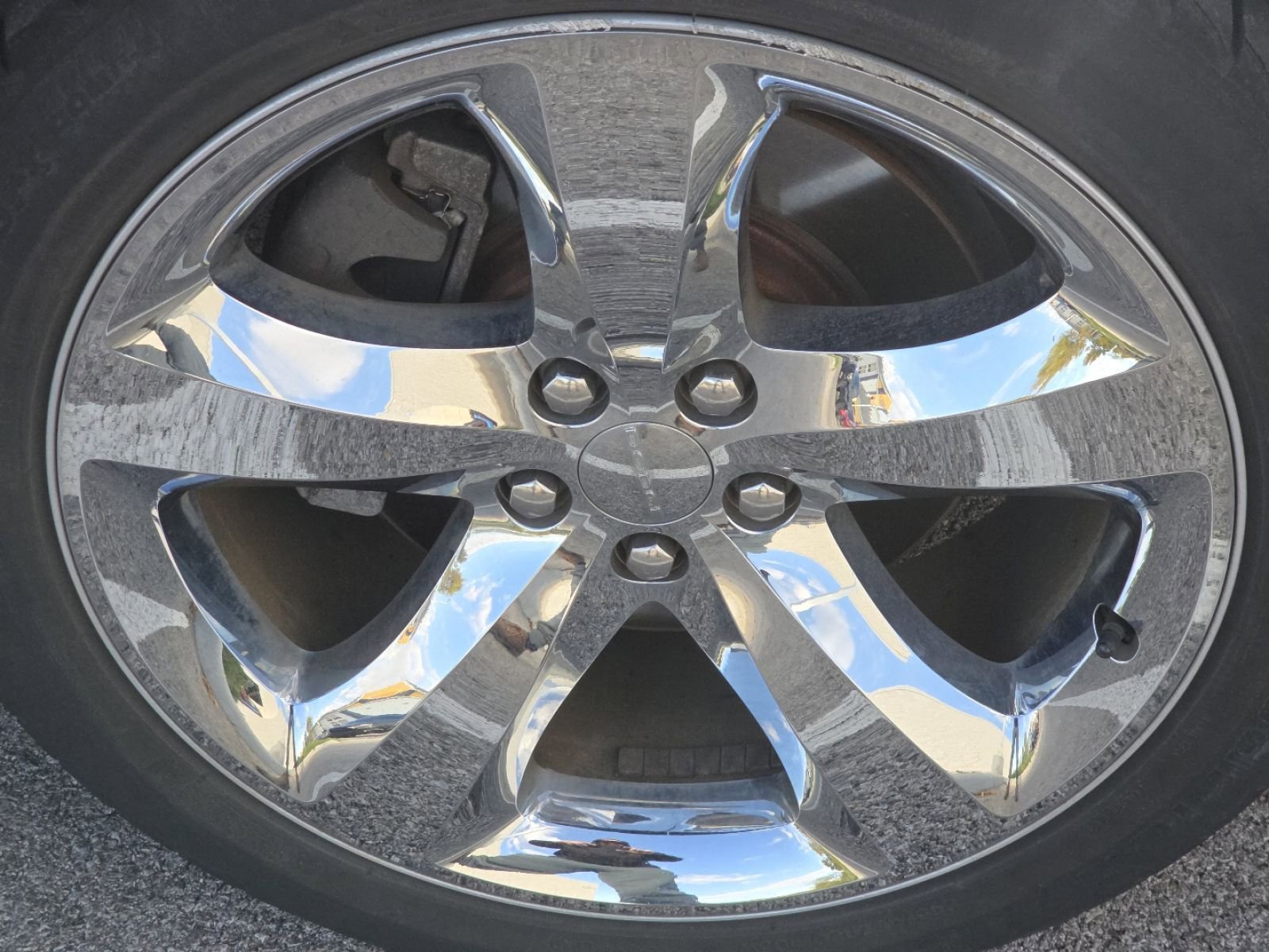 2014 Dodge Challenger SXT photo 3