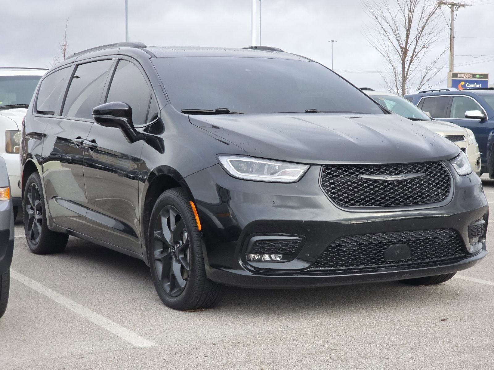 2022 Chrysler Pacifica Limited photo 2