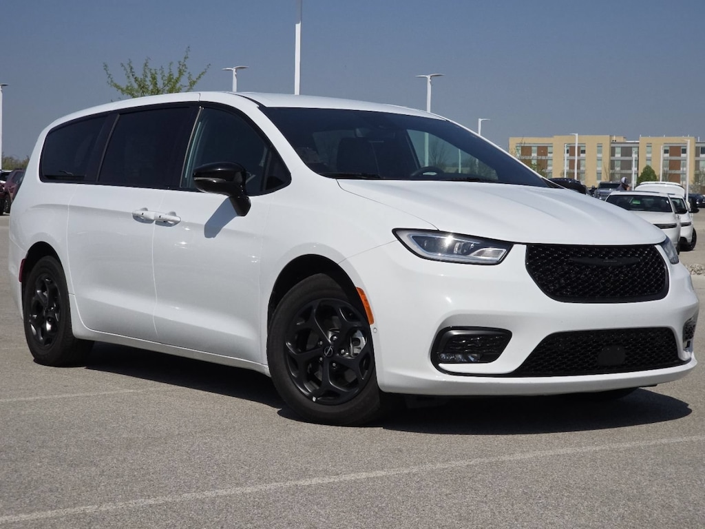 Used 2024 Chrysler Pacifica Hybrid Select Minivan/Van