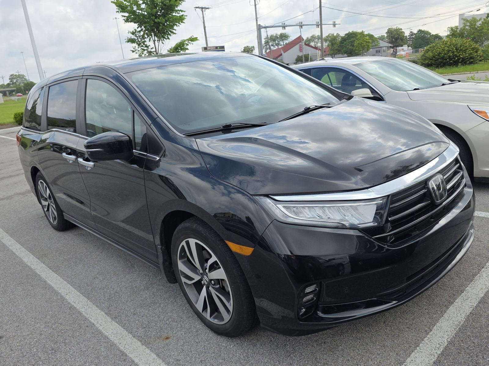 Certified 2022 Honda Odyssey Touring with VIN 5FNRL6H83NB059175 for sale in Maumee, OH