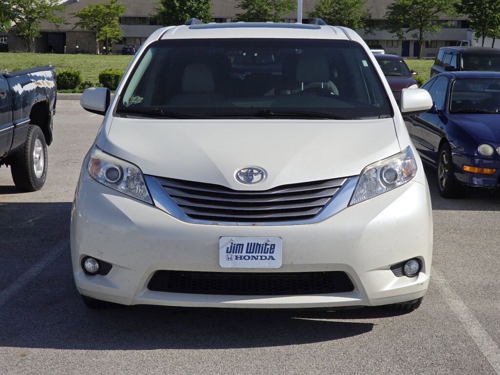 Used 2017 Toyota Sienna XLE Minivan/Van