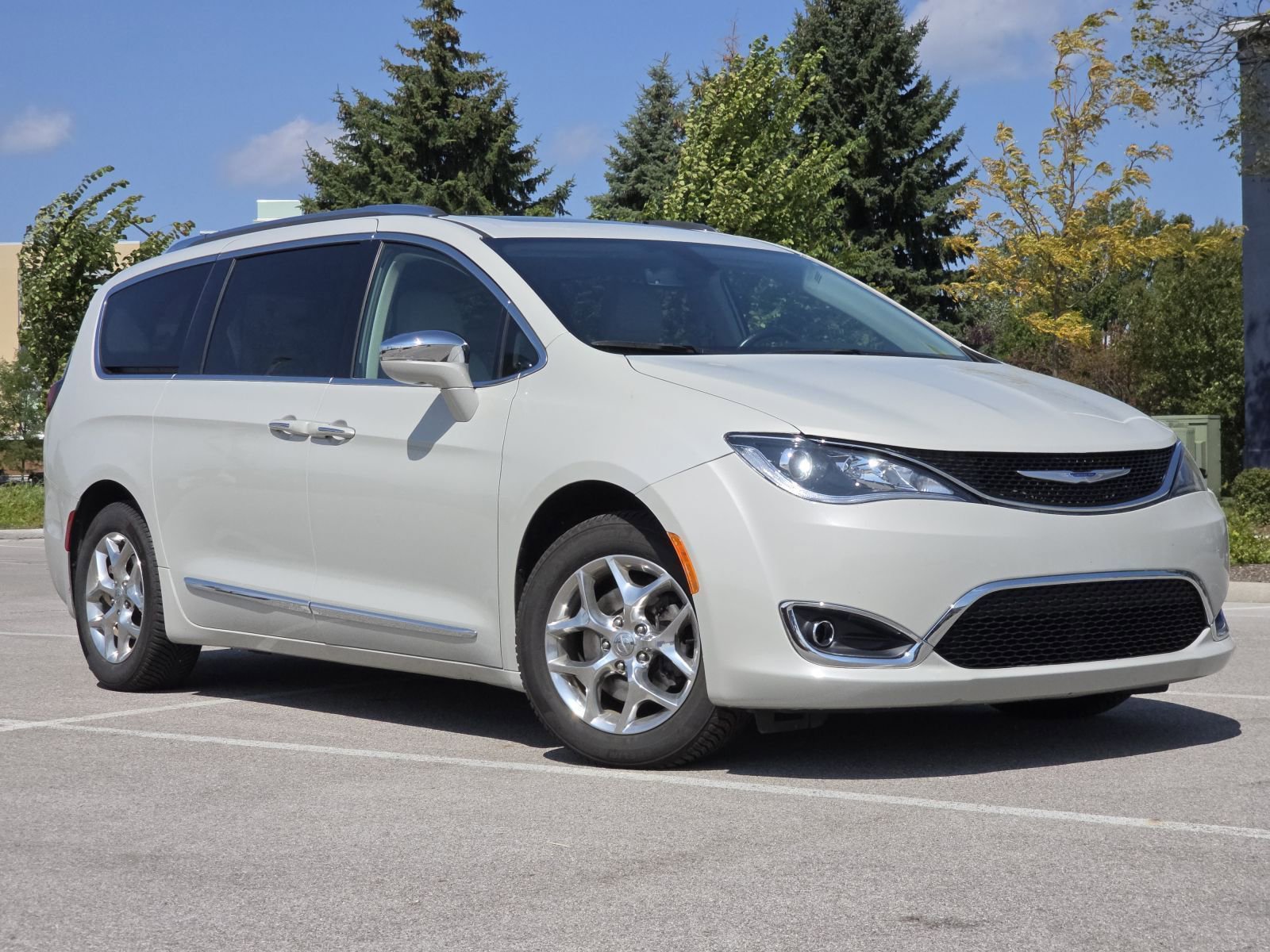 2020 Chrysler Pacifica Limited photo 2