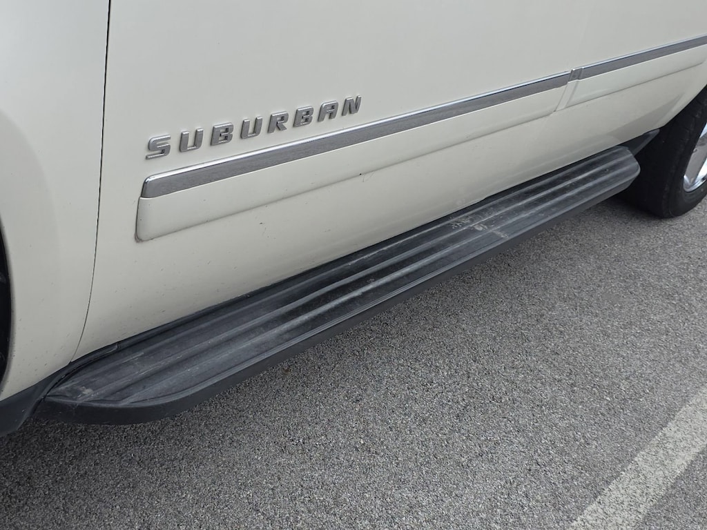 2011 Chevrolet Suburban 1500 LTZ photo 4