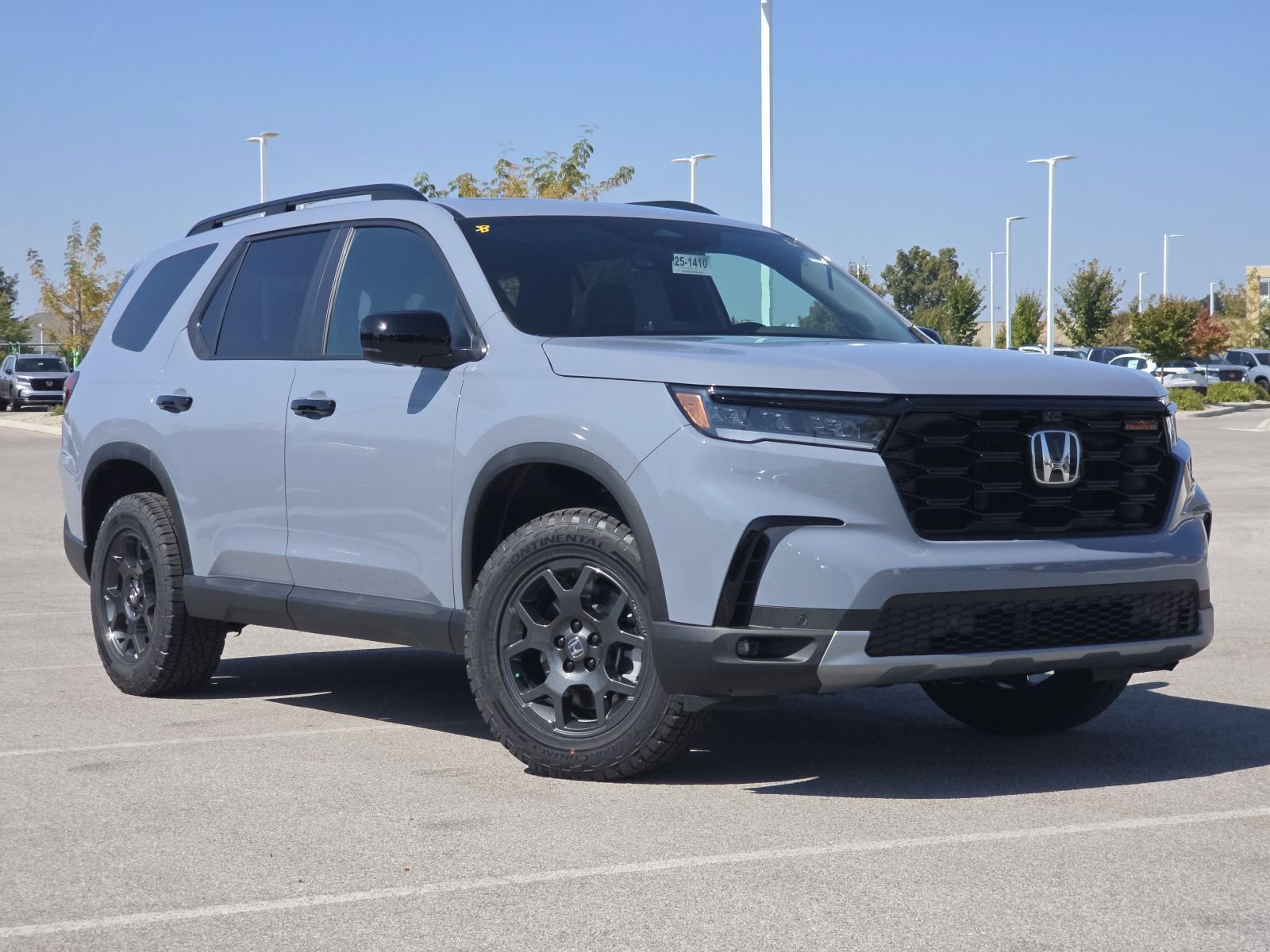 2025 Honda Pilot TrailSport photo 2