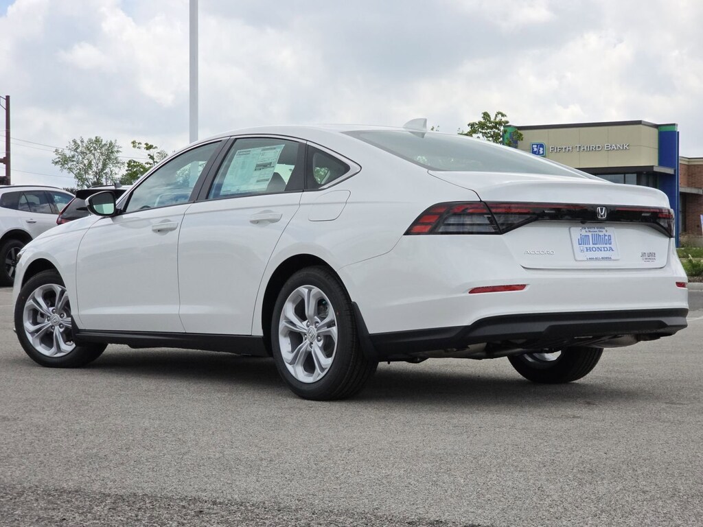 2025 Honda Accord LX photo 4