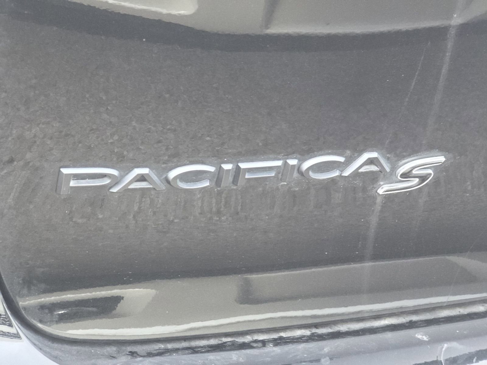 2022 Chrysler Pacifica Limited photo 3