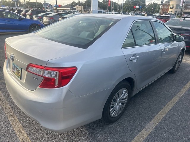 2012 Toyota Camry LE photo 3