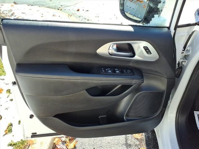 2025 Chrysler Pacifica Limited - Photo 7