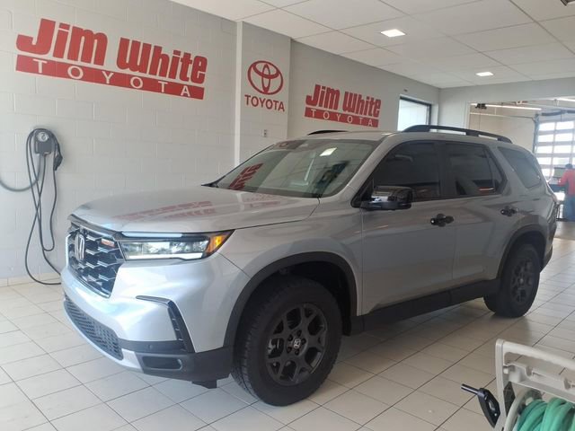 2025 Honda Pilot TrailSport AWD's photo