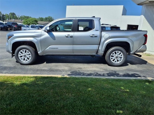 2025 Toyota Tacoma SR5 4x4 Double Cab photo 2