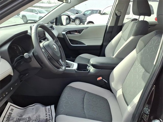 2025 Toyota RAV4 XLE photo 2