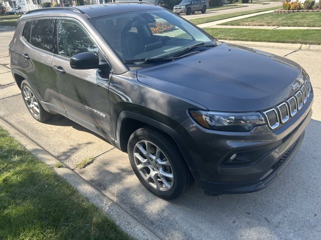 2022 Jeep Compass Latitude Lux photo 2