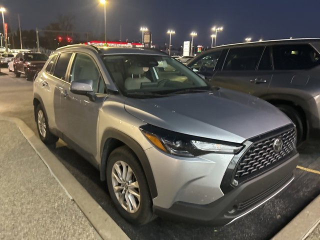 2023 Toyota Corolla Cross LE photo 2